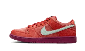 SB Dunk Low Mystic Red